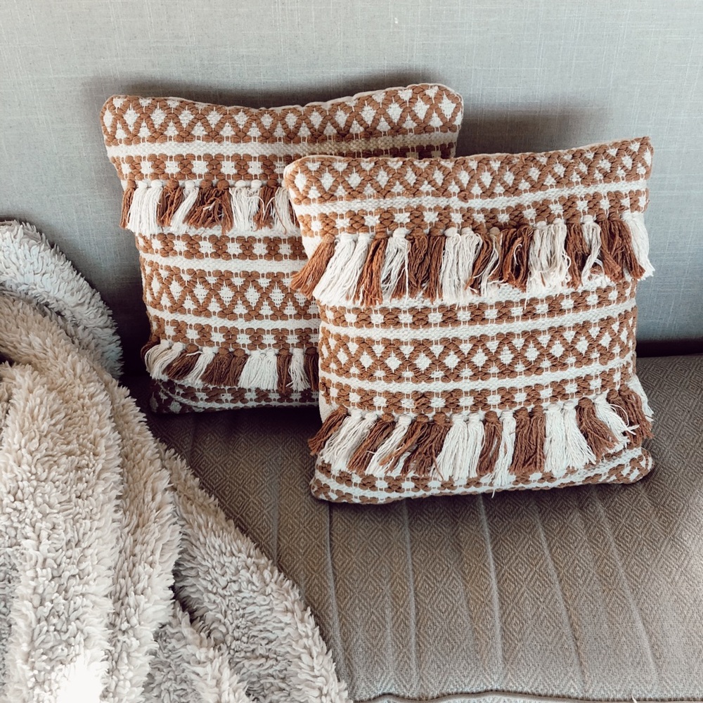 Throw pillow
